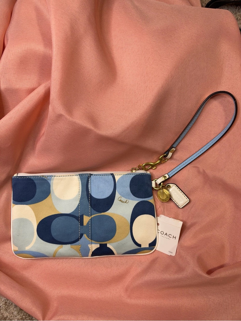 Coach Legacy Signature Optic Print Wristlet – Style 41223 💙